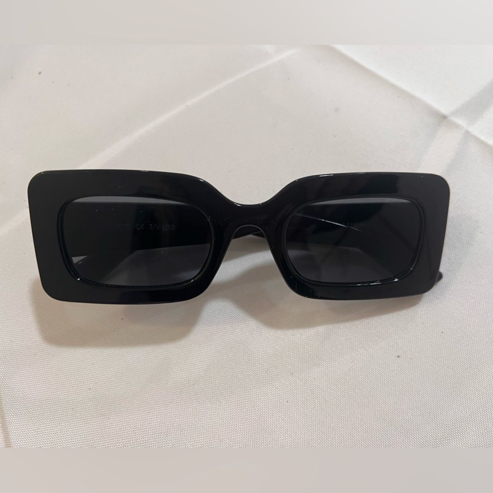 Black Rectangular Sunglasses - Picture 2 of 4